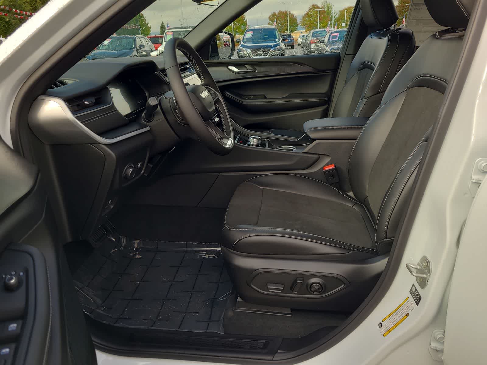 Thumbnail: 2025 Jeep Grand Cherokee - 19