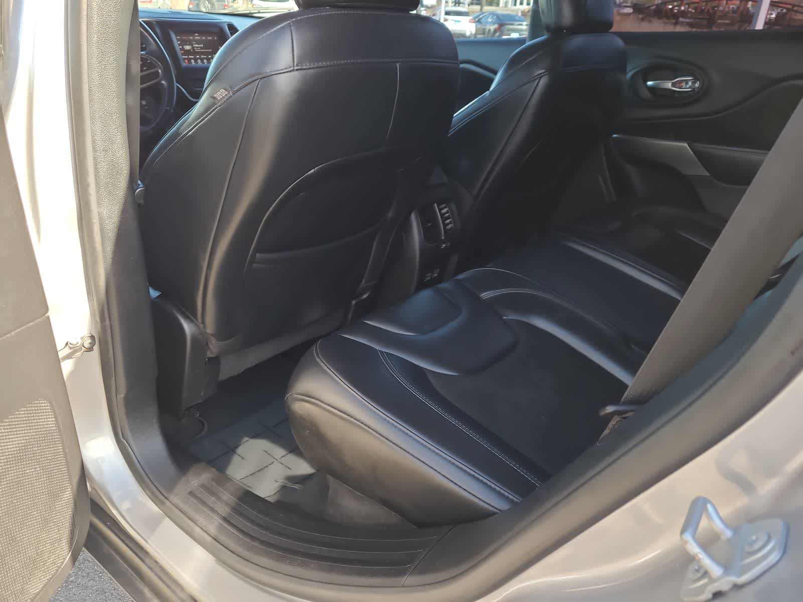 Thumbnail: 2021 Jeep Cherokee - 20