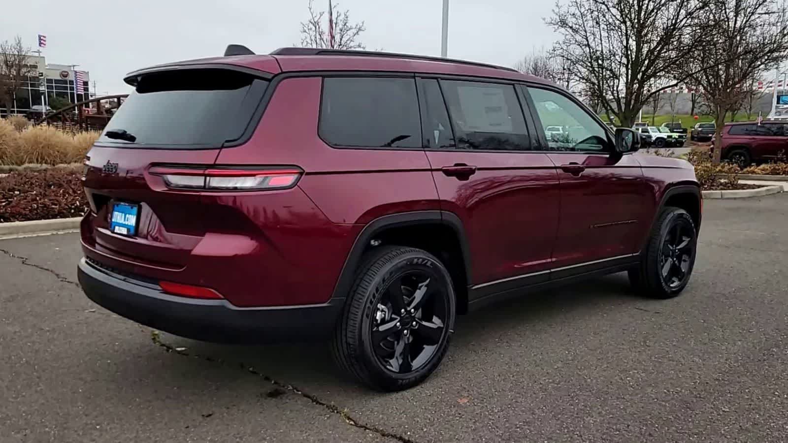 Thumbnail: 2025 Jeep Grand Cherokee - 8