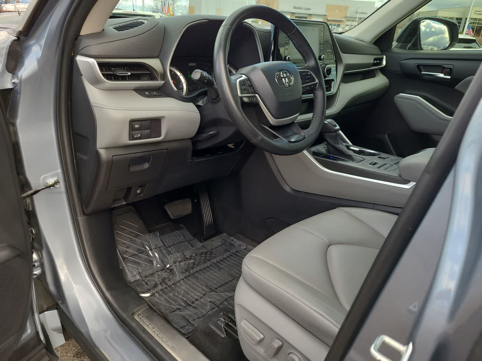 Thumbnail: 2022 Toyota Highlander - 10