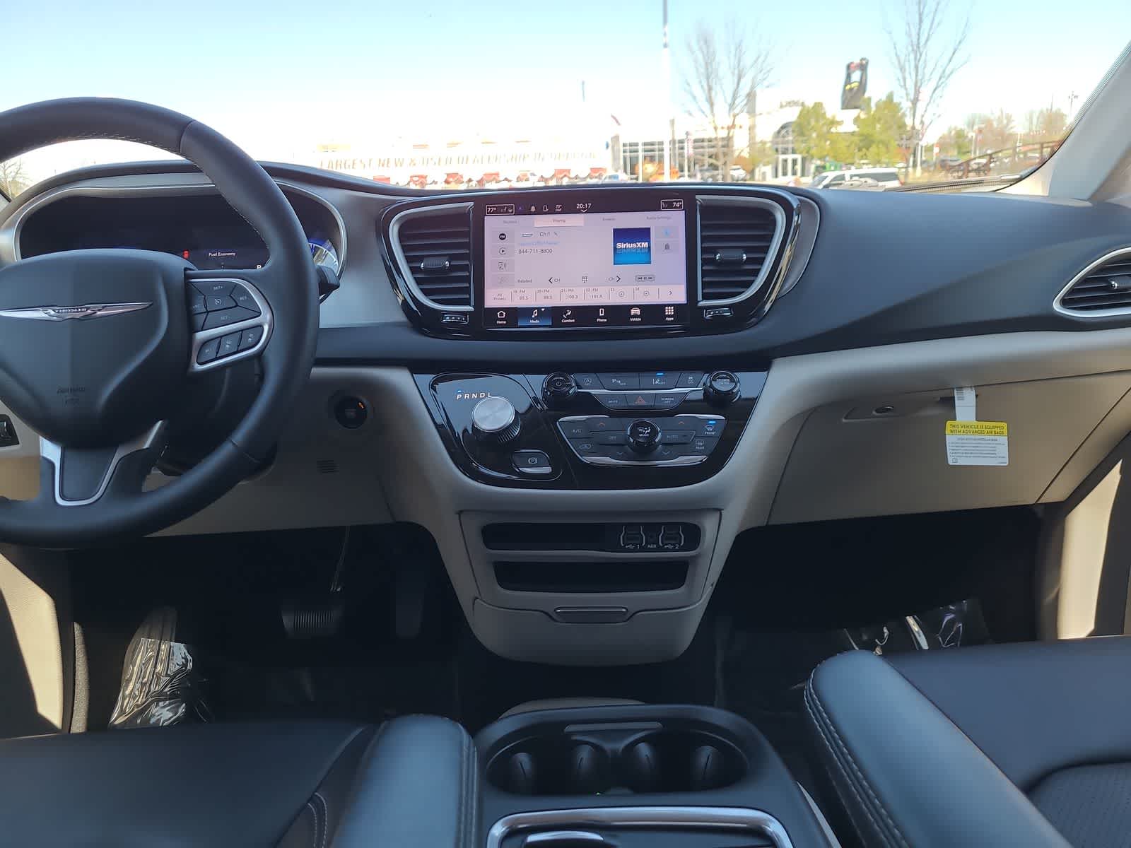 Thumbnail: 2023 Chrysler Pacifica - 18