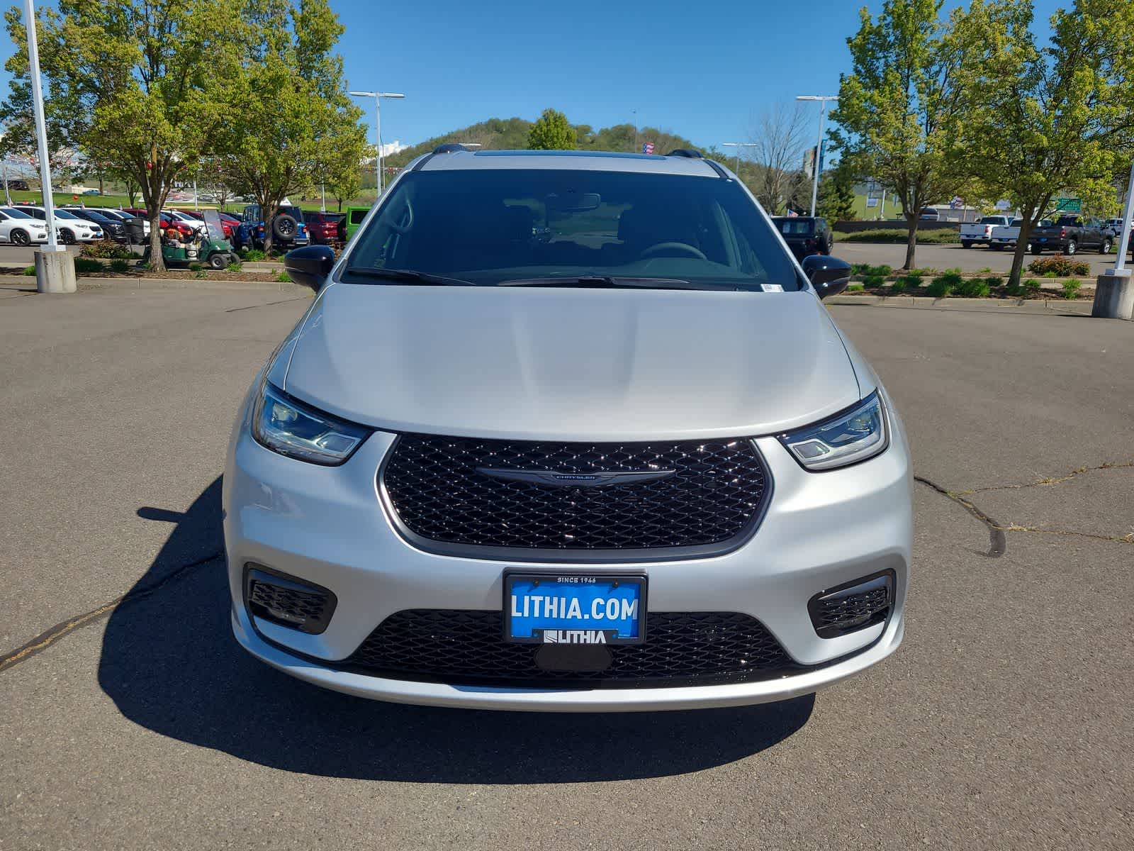 Thumbnail: 2026 Chrysler Pacifica - 14