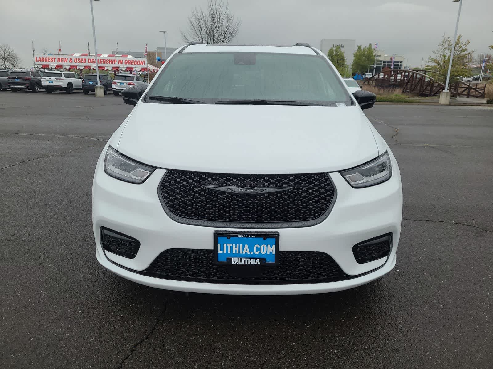 Thumbnail: 2026 Chrysler Pacifica - 14