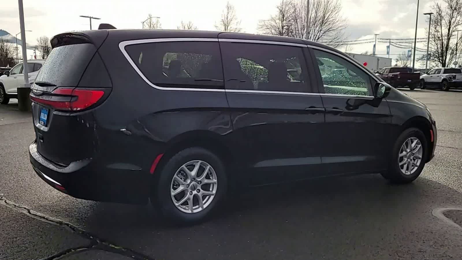 Thumbnail: 2024 Chrysler Pacifica - 8