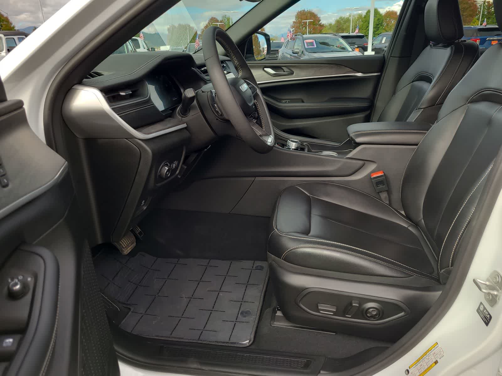 Thumbnail: 2024 Jeep Grand Cherokee - 19