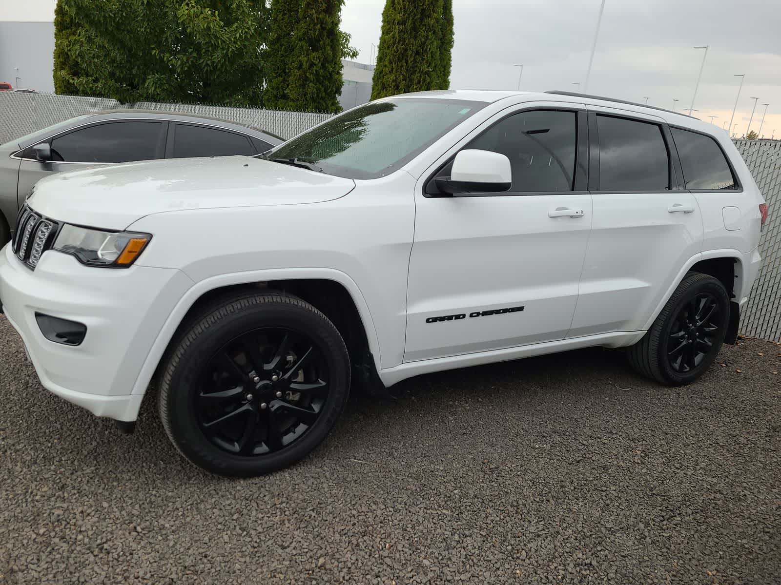 2020 Jeep Grand Cherokee Altitude photo 2