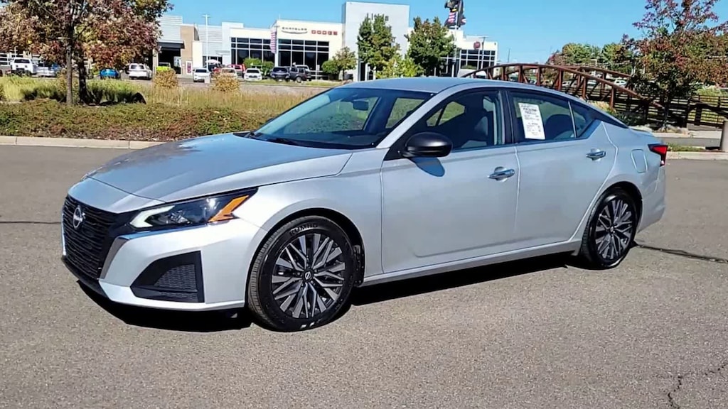 Used 2024 Nissan Altima 2.5 SV Sedan