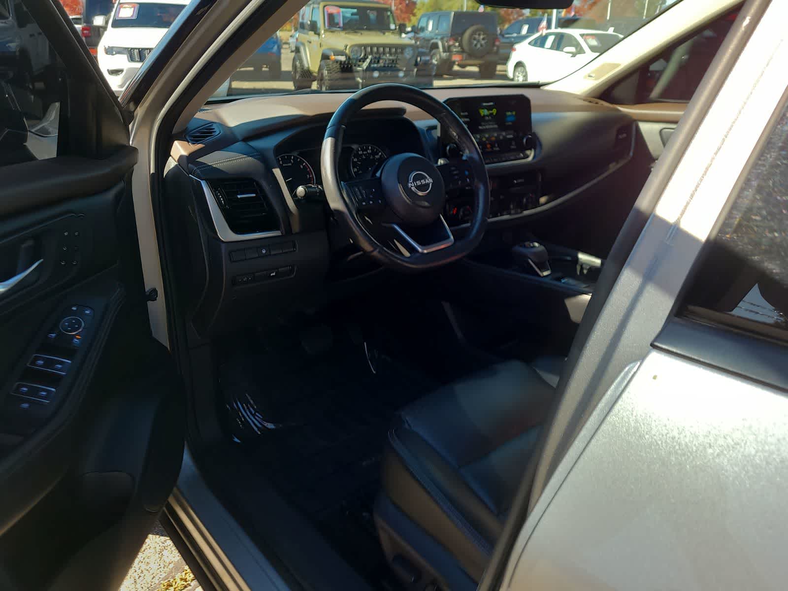 Thumbnail: 2022 Nissan Rogue - 10