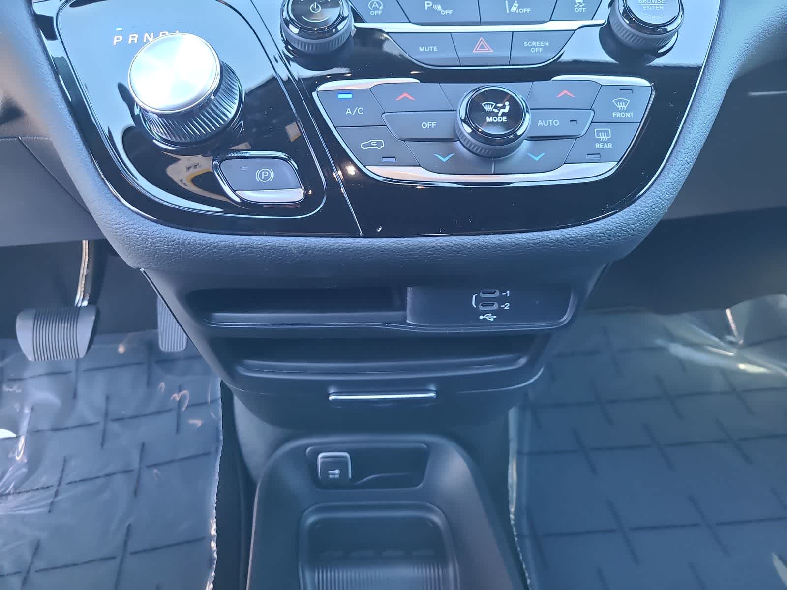 Thumbnail: 2026 Chrysler Pacifica - 25