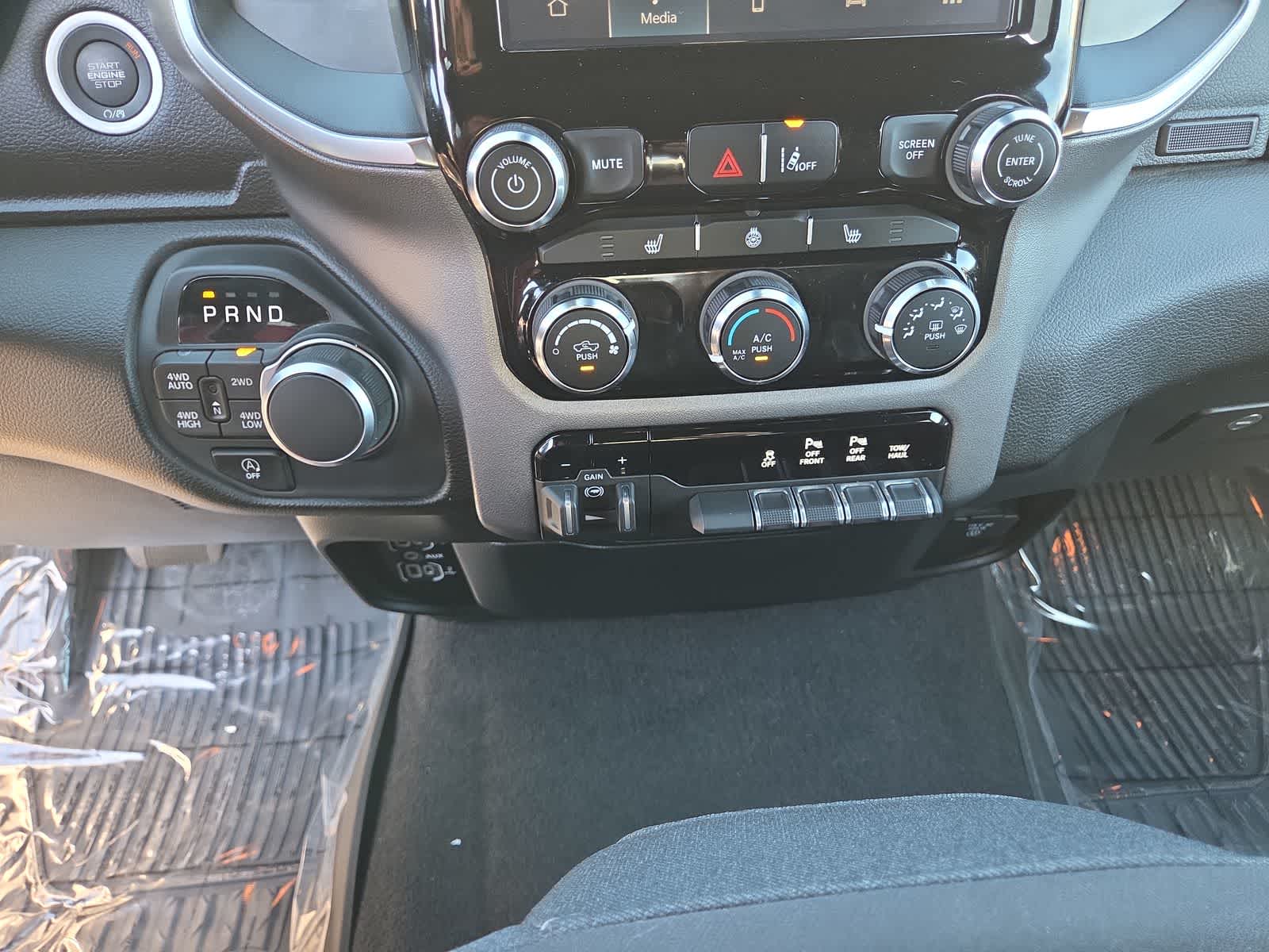 Thumbnail: 2025 RAM 1500 - 25
