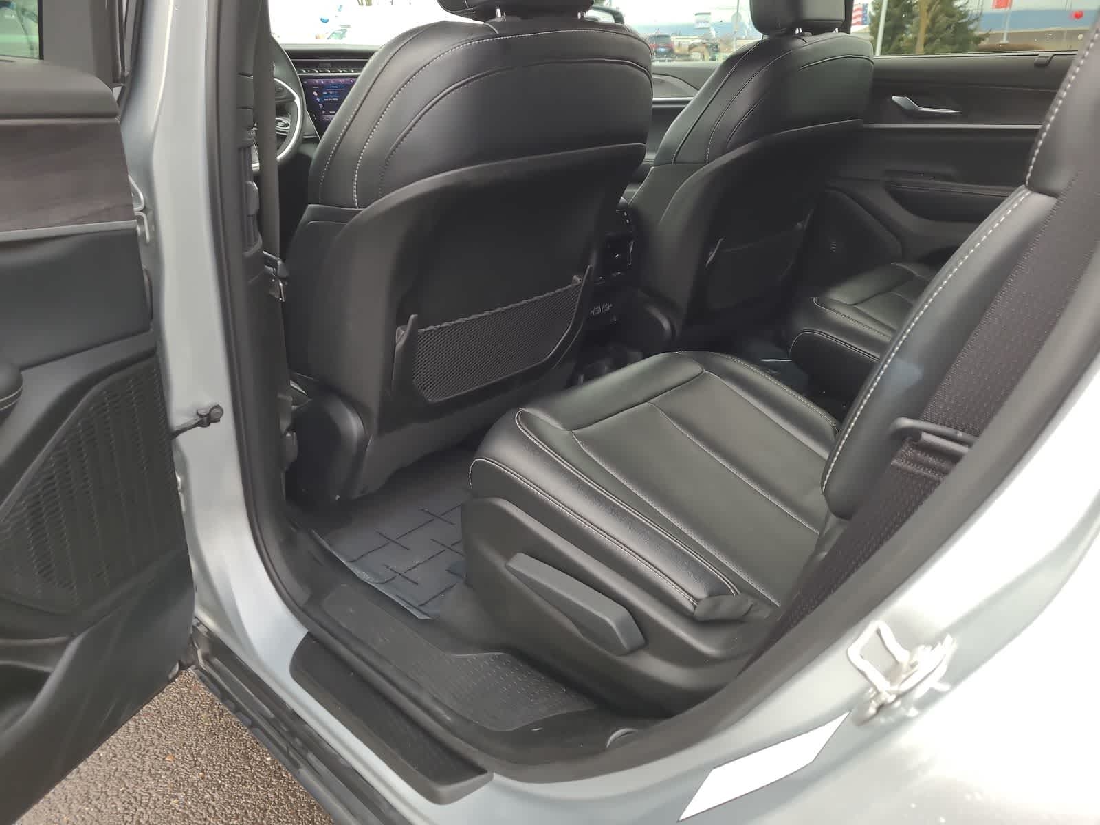 Thumbnail: 2024 Jeep Grand Cherokee L - 20