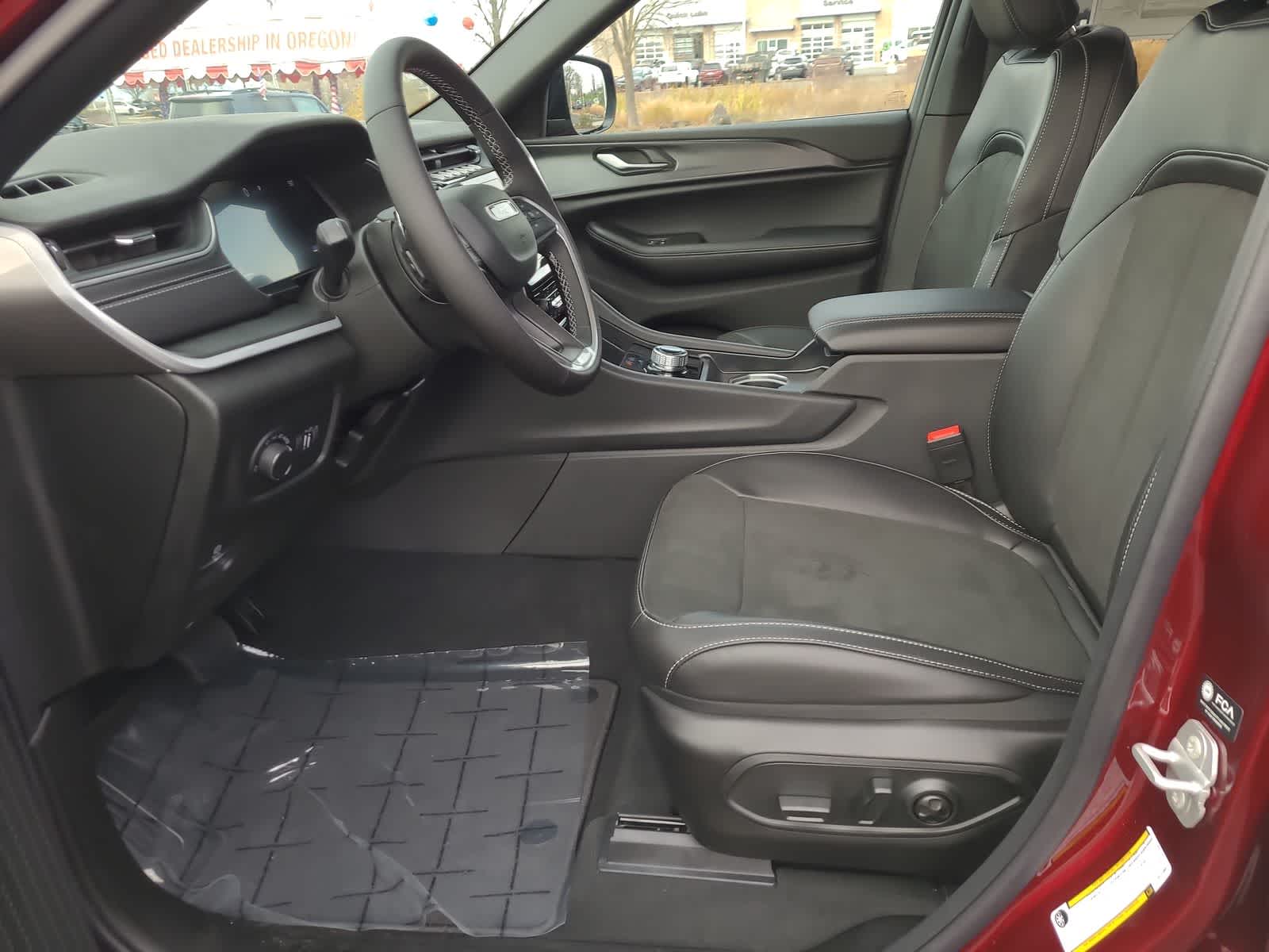 Thumbnail: 2025 Jeep Grand Cherokee - 19