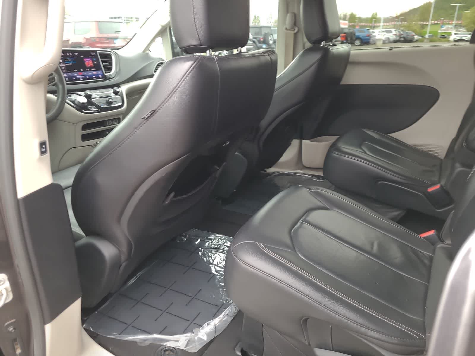 Thumbnail: 2022 Chrysler Pacifica - 20