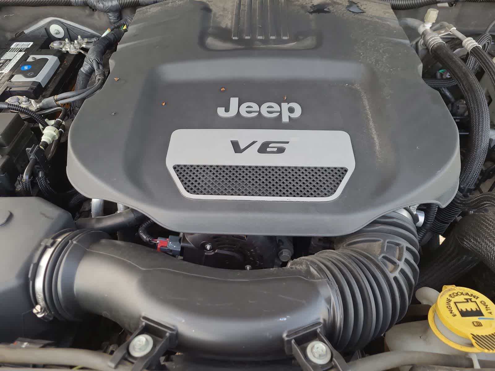 Thumbnail: 2015 Jeep Wrangler - 17