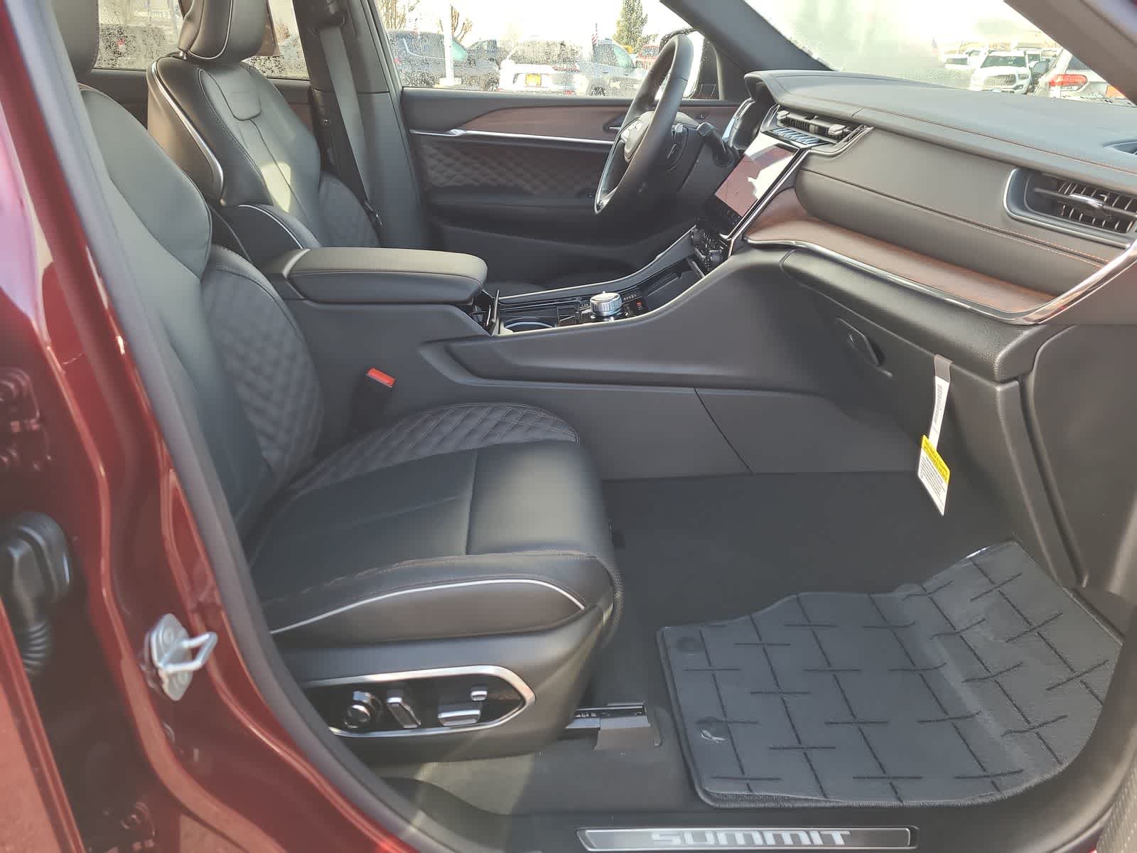 Thumbnail: 2025 Jeep Grand Cherokee - 22