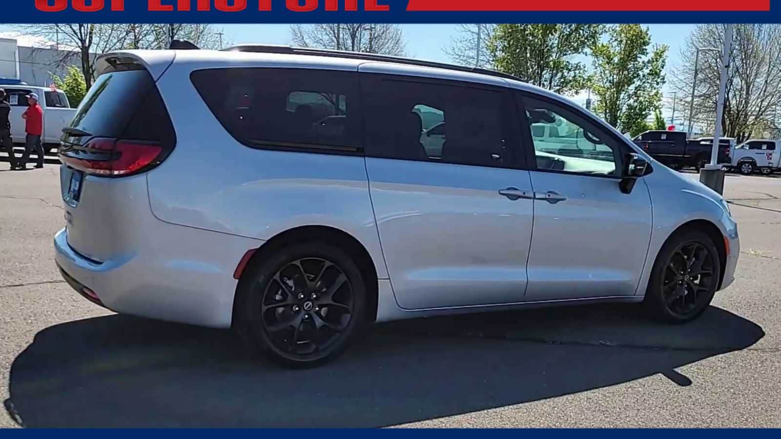 Thumbnail: 2026 Chrysler Pacifica - 8