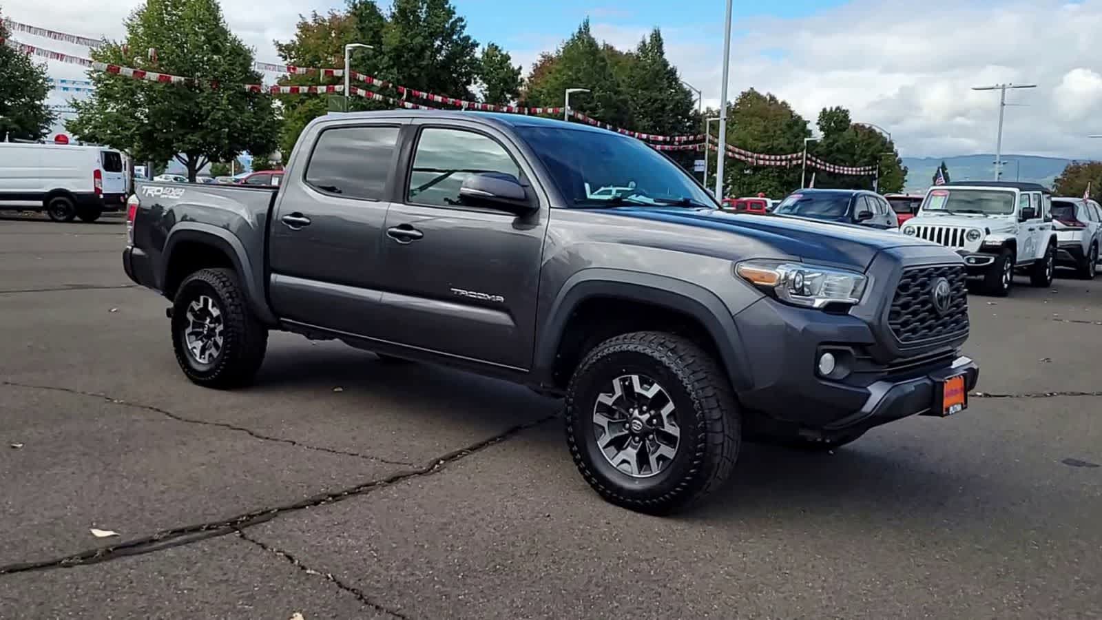 2020 Toyota Tacoma SR5 photo 2