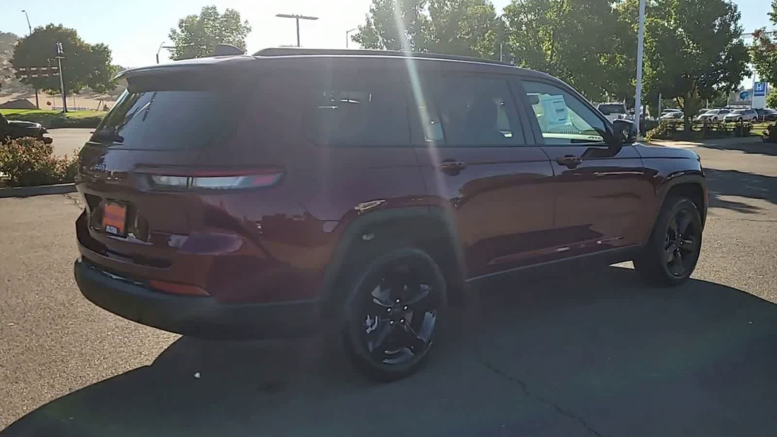 Thumbnail: 2025 Jeep Grand Cherokee - 8