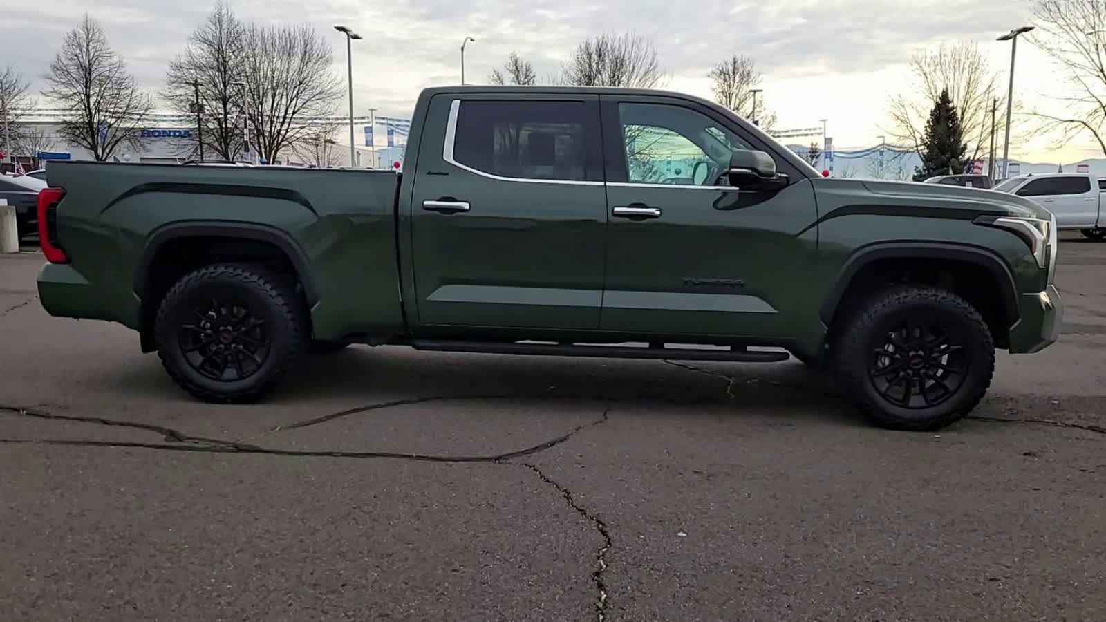 Thumbnail: 2022 Toyota Tundra - 9