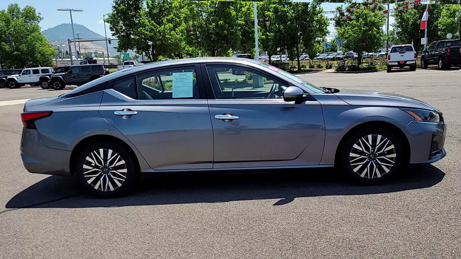 2023 Nissan Altima SV 9