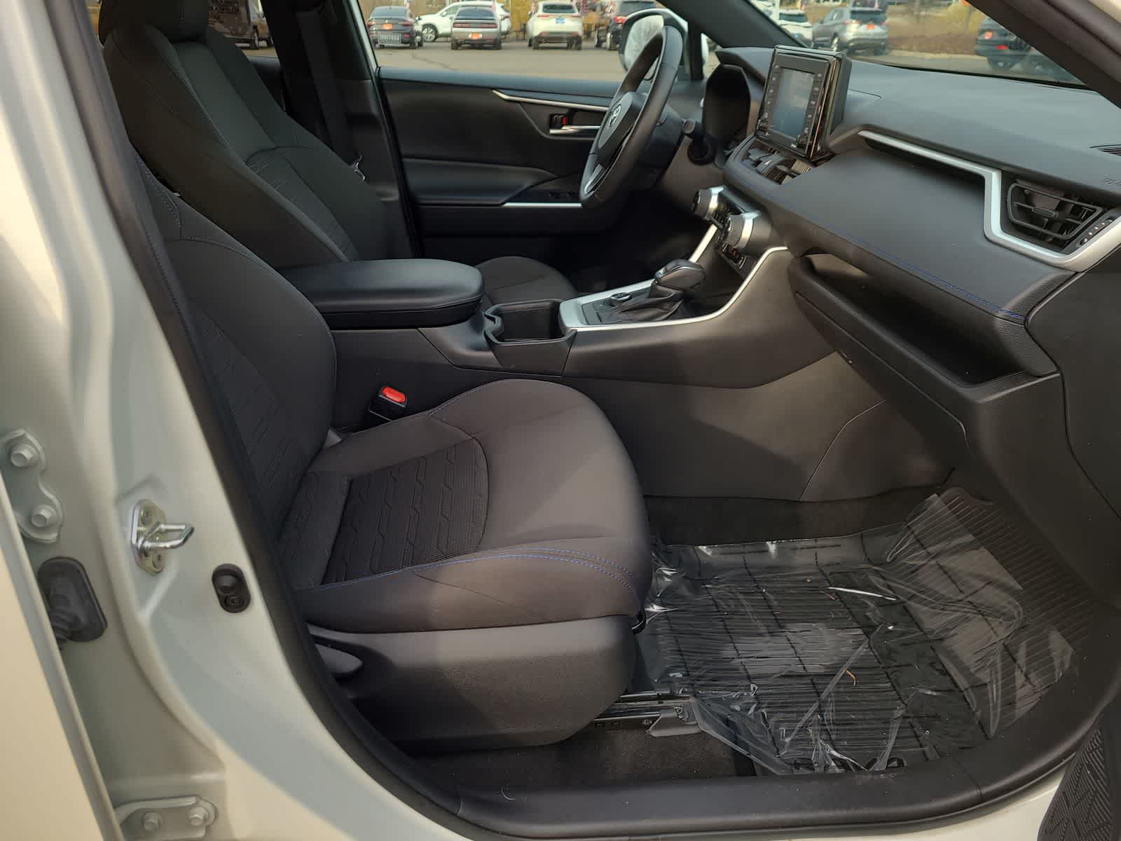 Thumbnail: 2022 Toyota RAV4 - 22