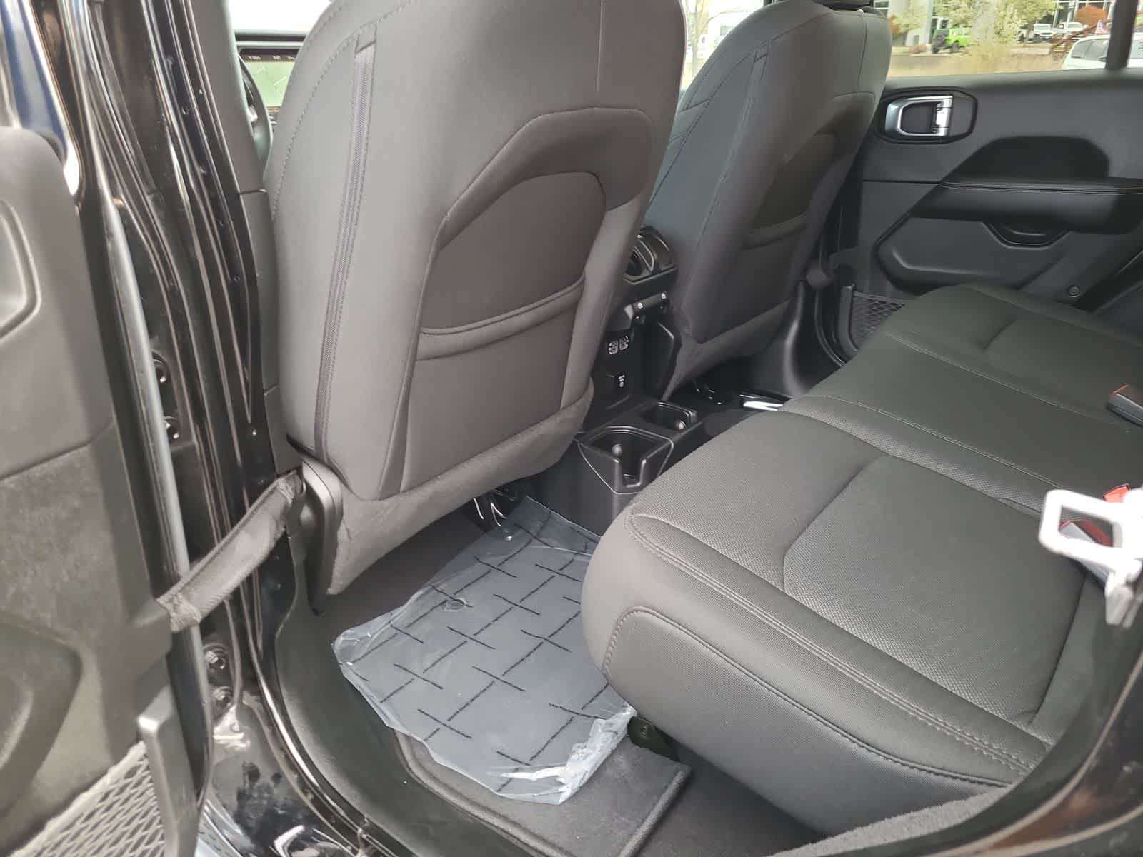 Thumbnail: 2022 Jeep Wrangler - 20