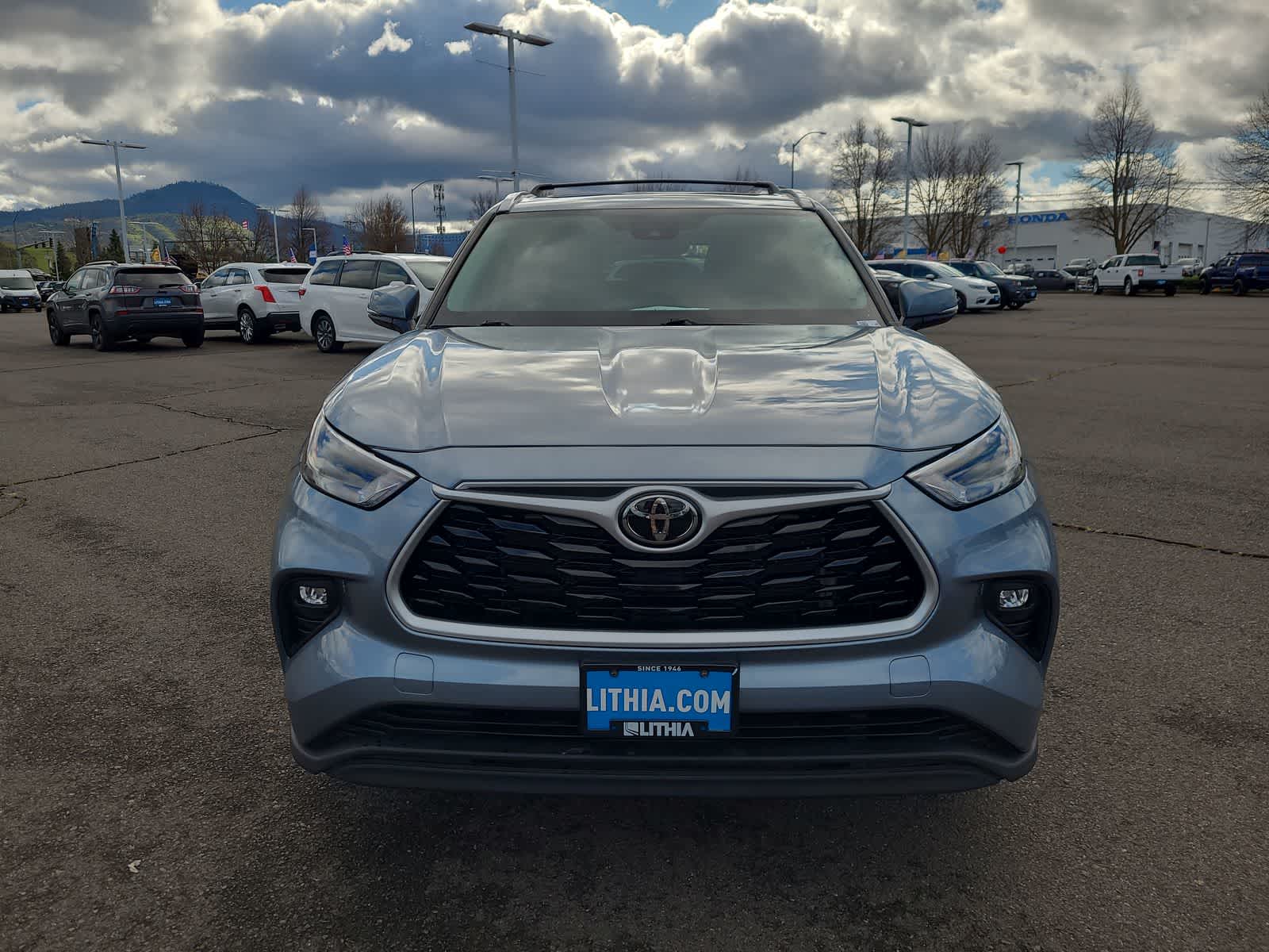 Thumbnail: 2022 Toyota Highlander - 14