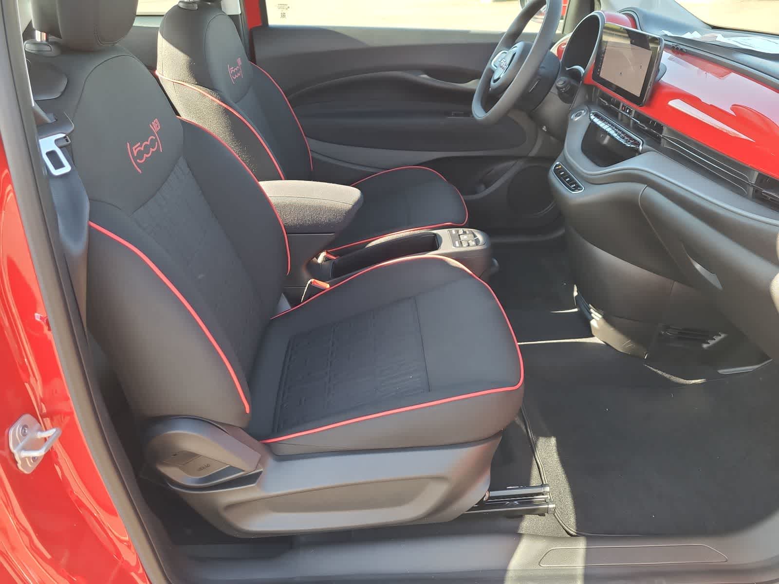 Thumbnail: 2024 Fiat 500e - 22