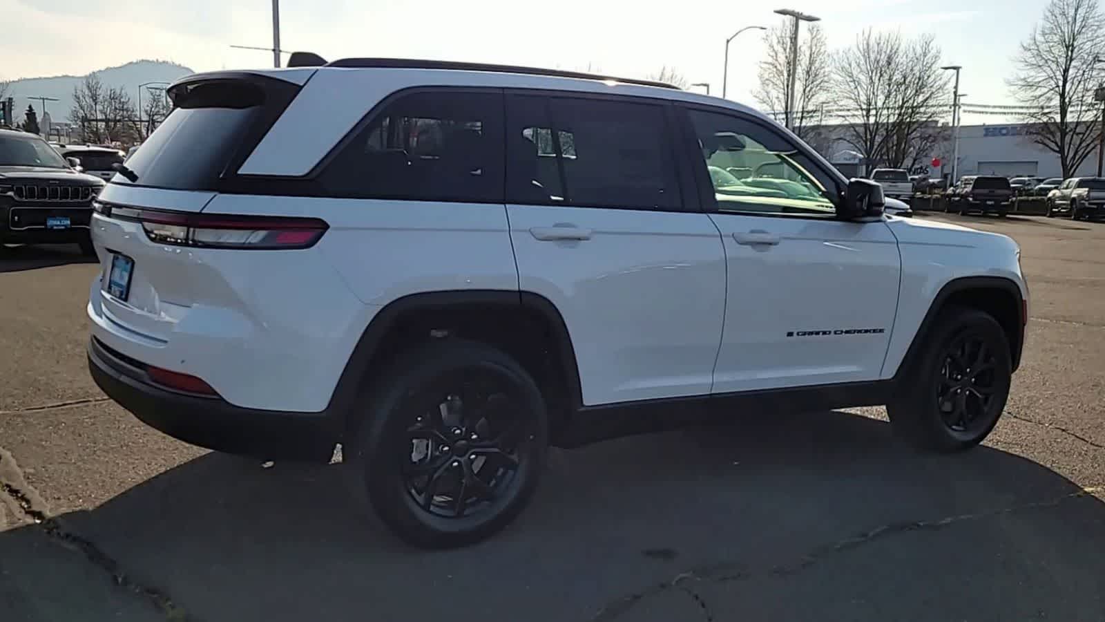 Thumbnail: 2026 Jeep Grand Cherokee - 8
