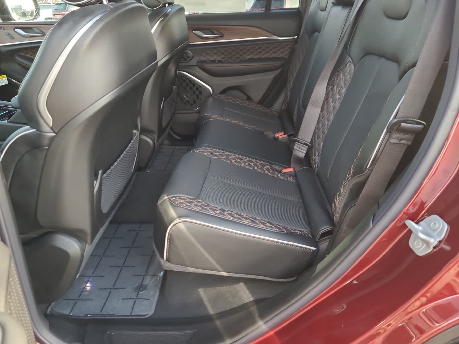 Thumbnail: 2025 Jeep Grand Cherokee - 21