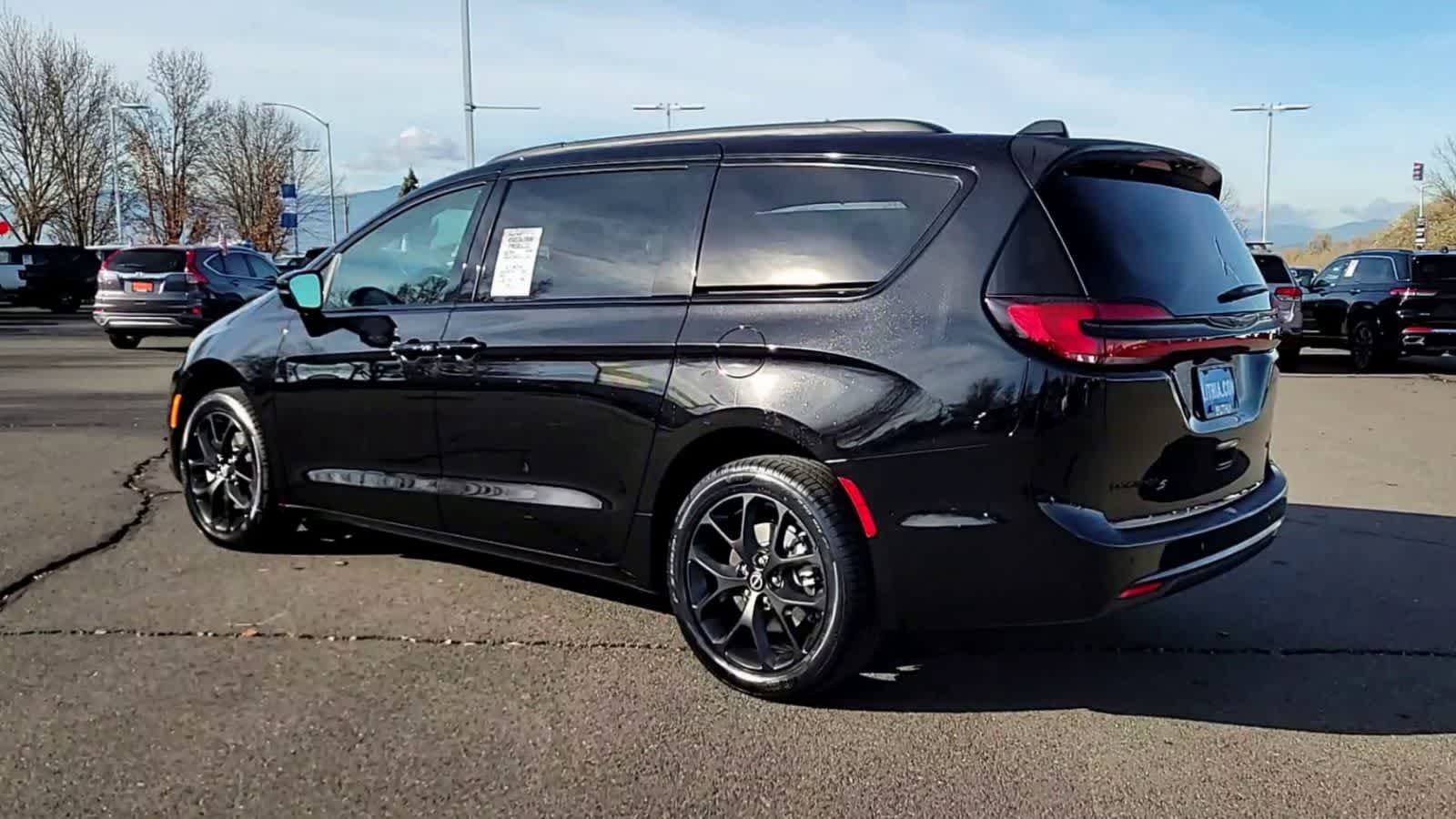 Thumbnail: 2026 Chrysler Pacifica - 6