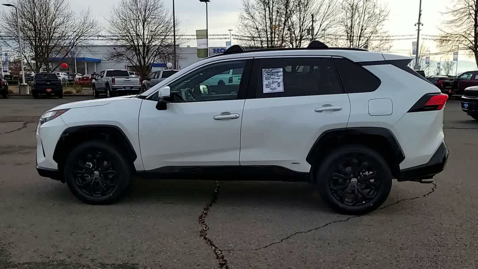 Thumbnail: 2022 Toyota RAV4 - 5