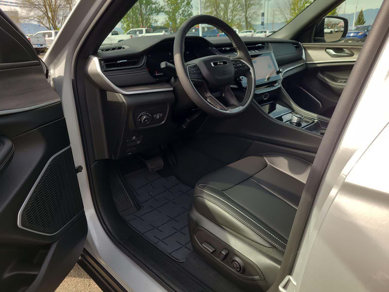 Thumbnail: 2026 Jeep Grand Cherokee - 10