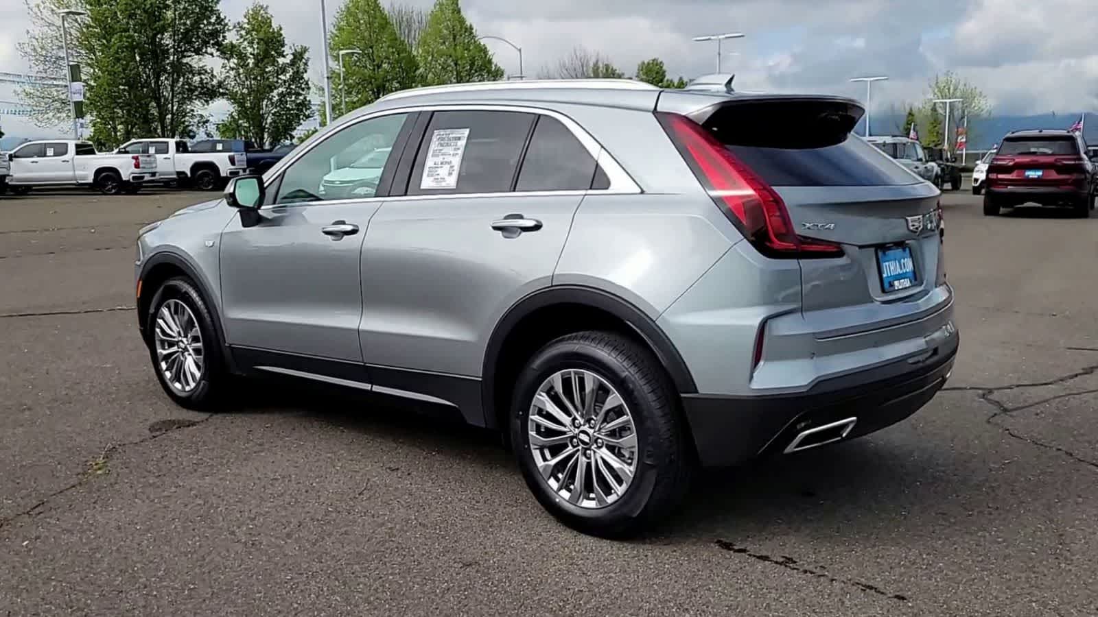Thumbnail: 2024 Cadillac XT4 - 6