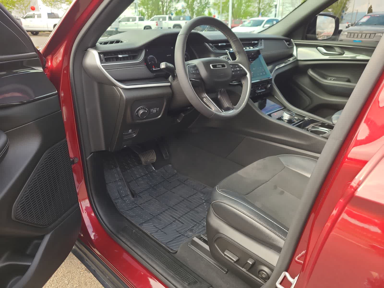 Thumbnail: 2023 Jeep Grand Cherokee - 10