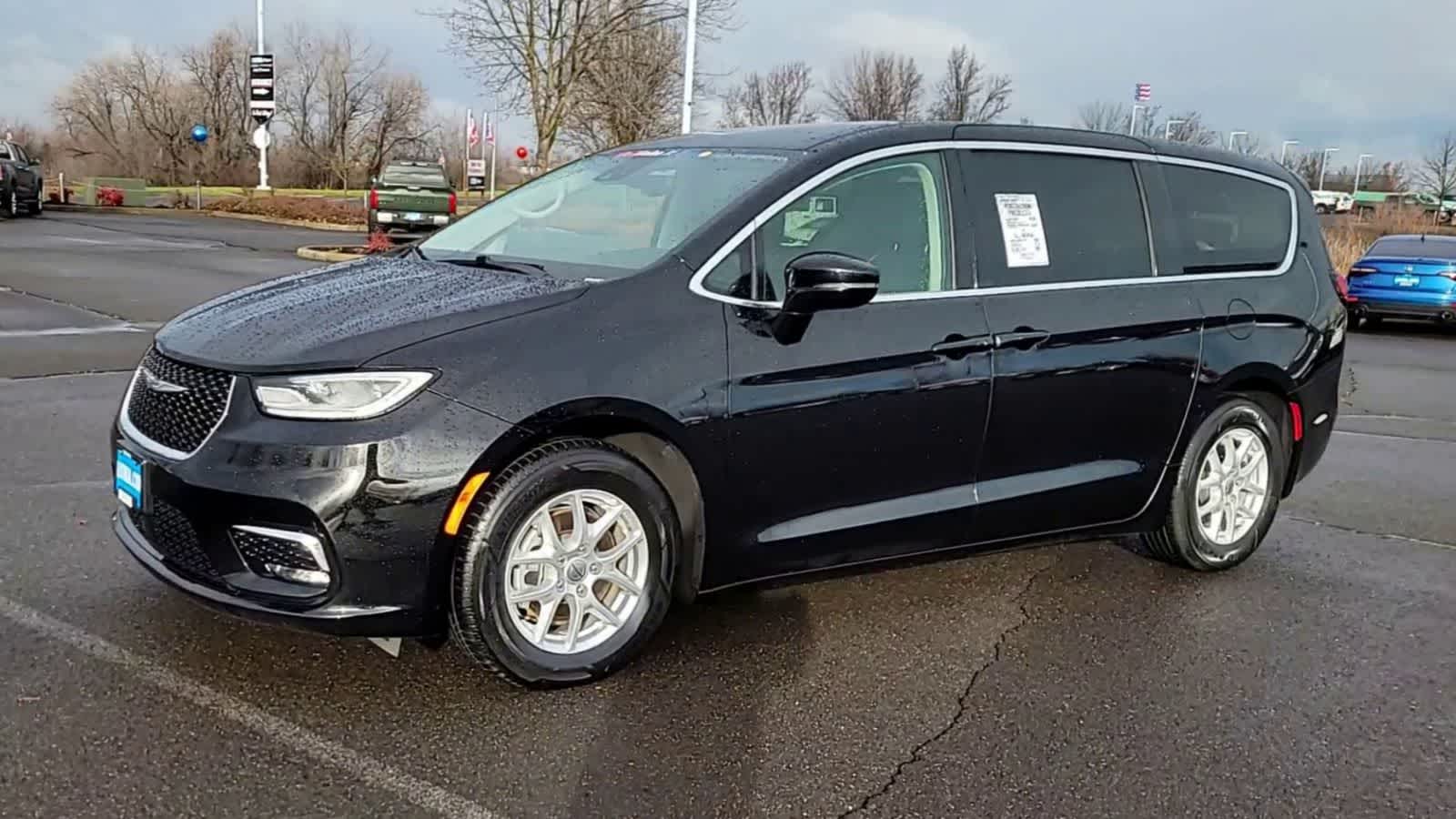 Thumbnail: 2024 Chrysler Pacifica - 4