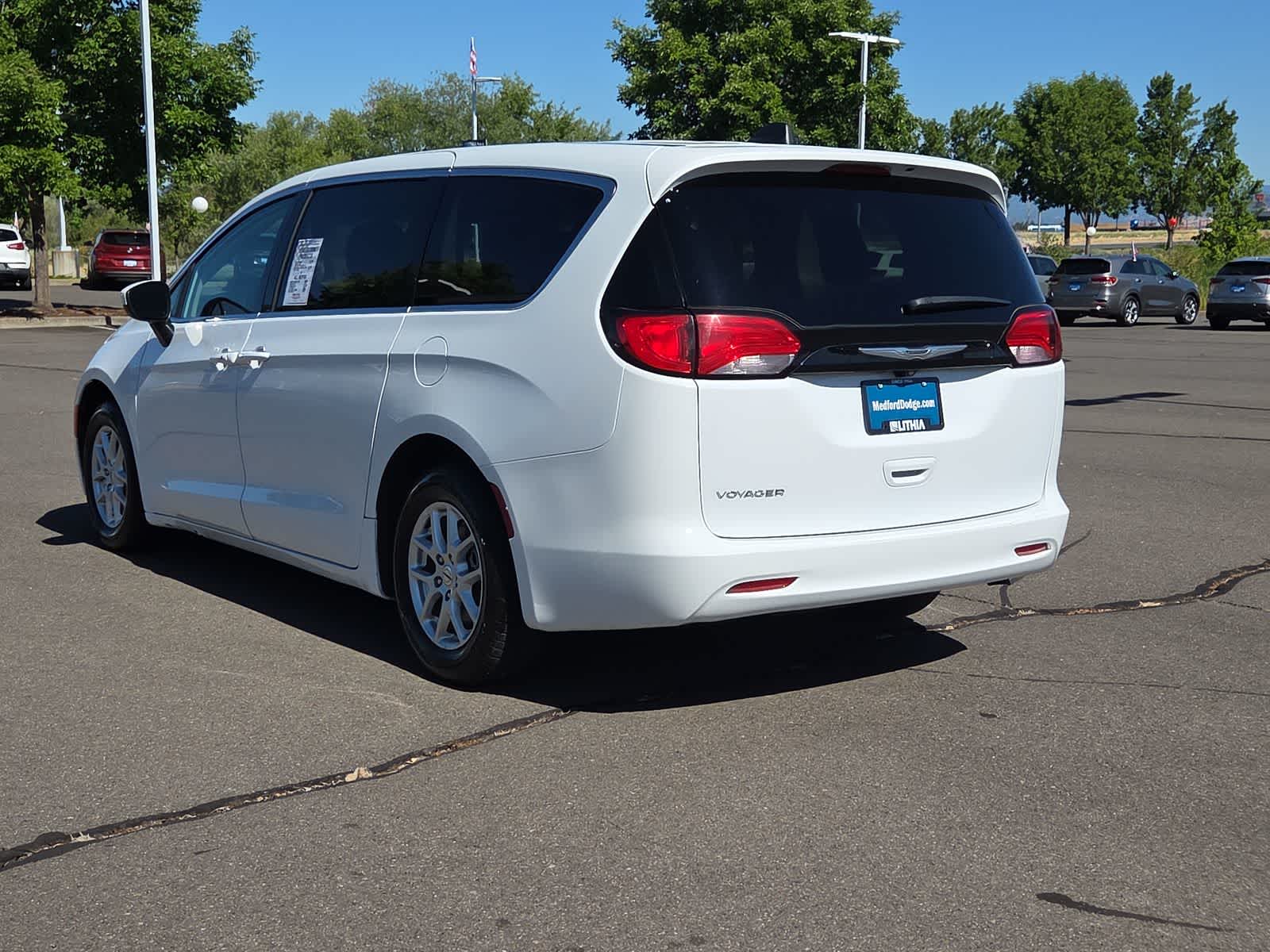 Thumbnail: 2022 Chrysler Voyager - 11