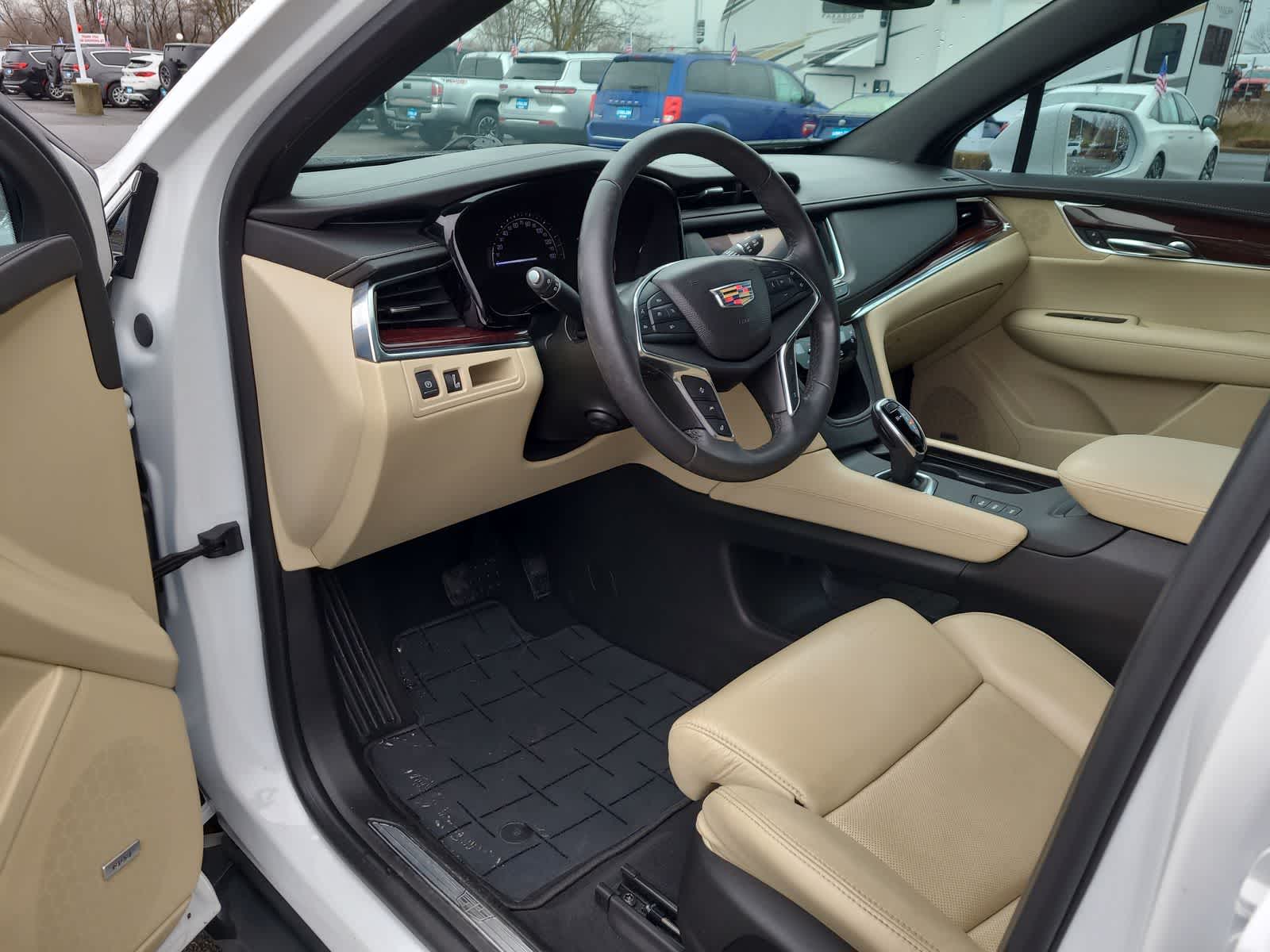 Thumbnail: 2017 Cadillac XT5 - 10