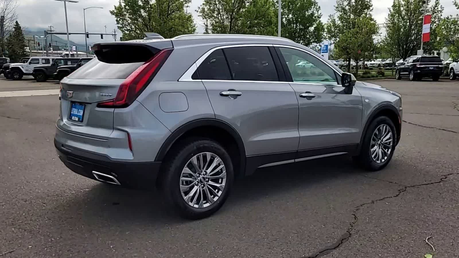 Thumbnail: 2024 Cadillac XT4 - 8