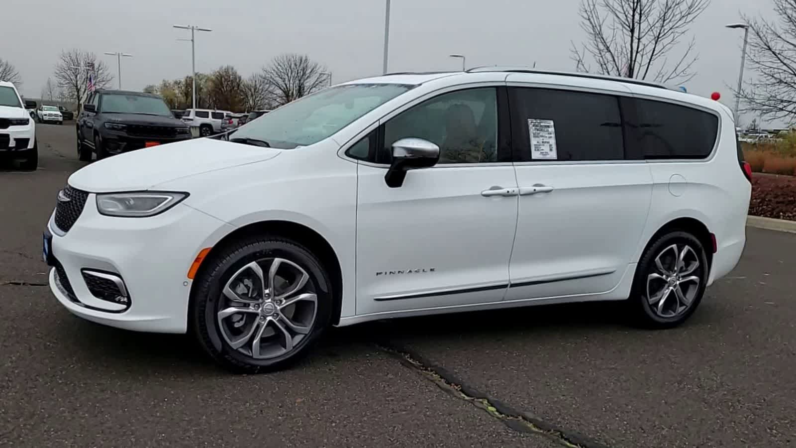 Thumbnail: 2026 Chrysler Pacifica - 4