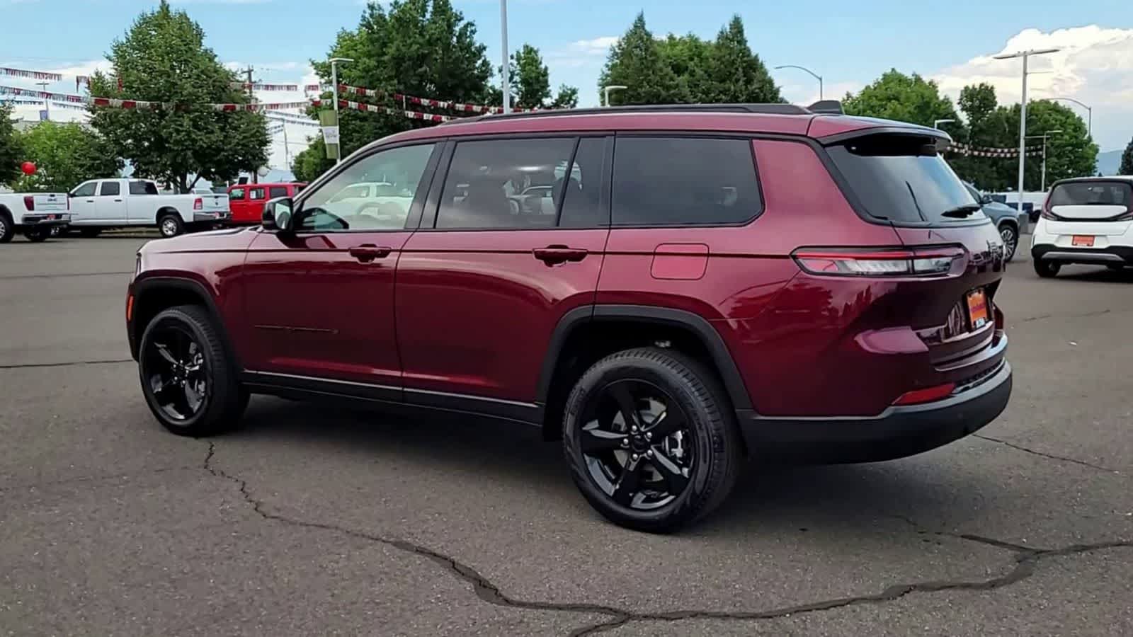 Thumbnail: 2025 Jeep Grand Cherokee - 6