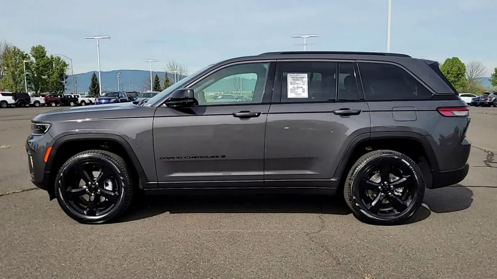 Thumbnail: 2026 Jeep Grand Cherokee - 5