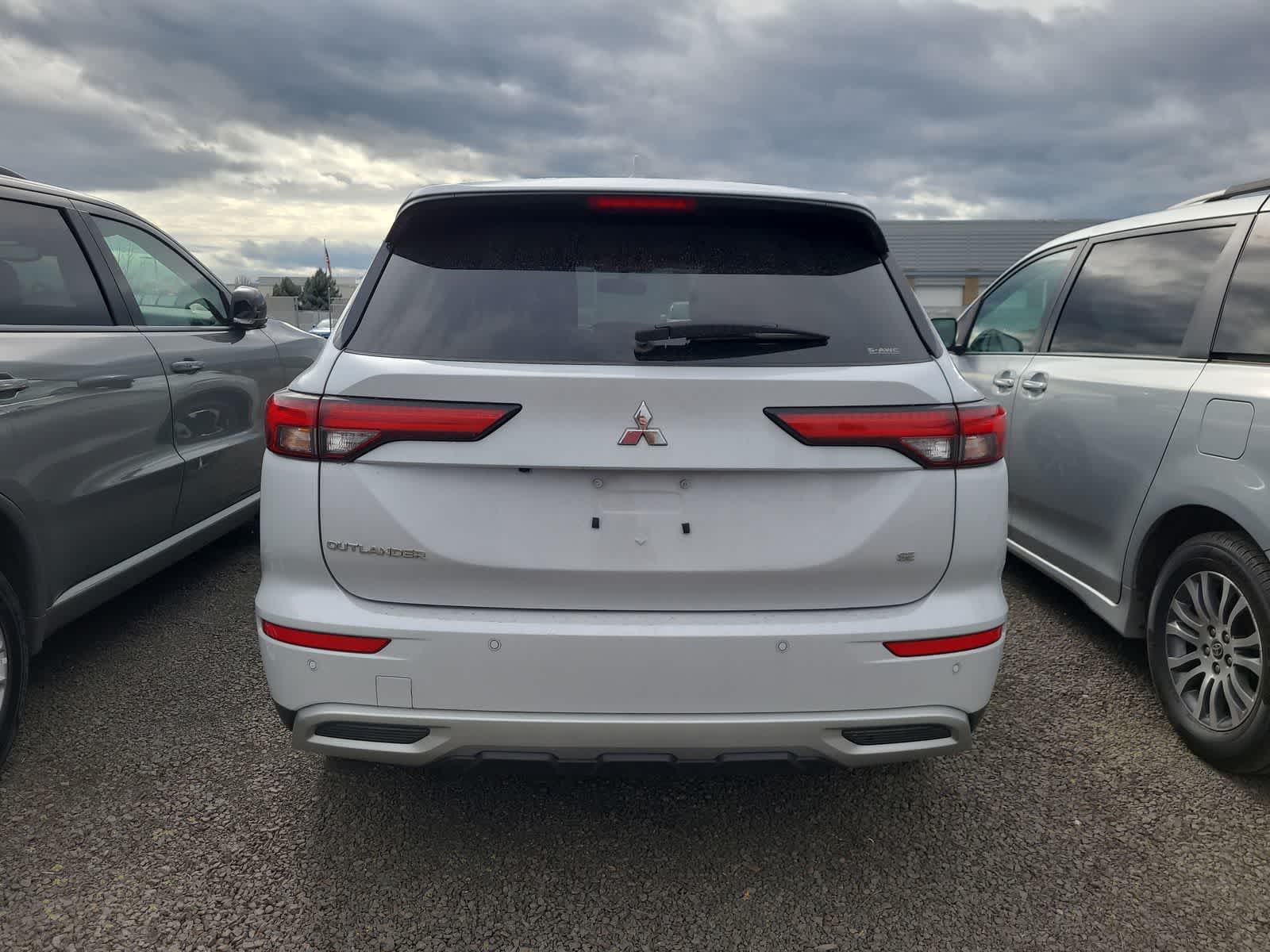 Thumbnail: 2024 Mitsubishi Outlander - 4