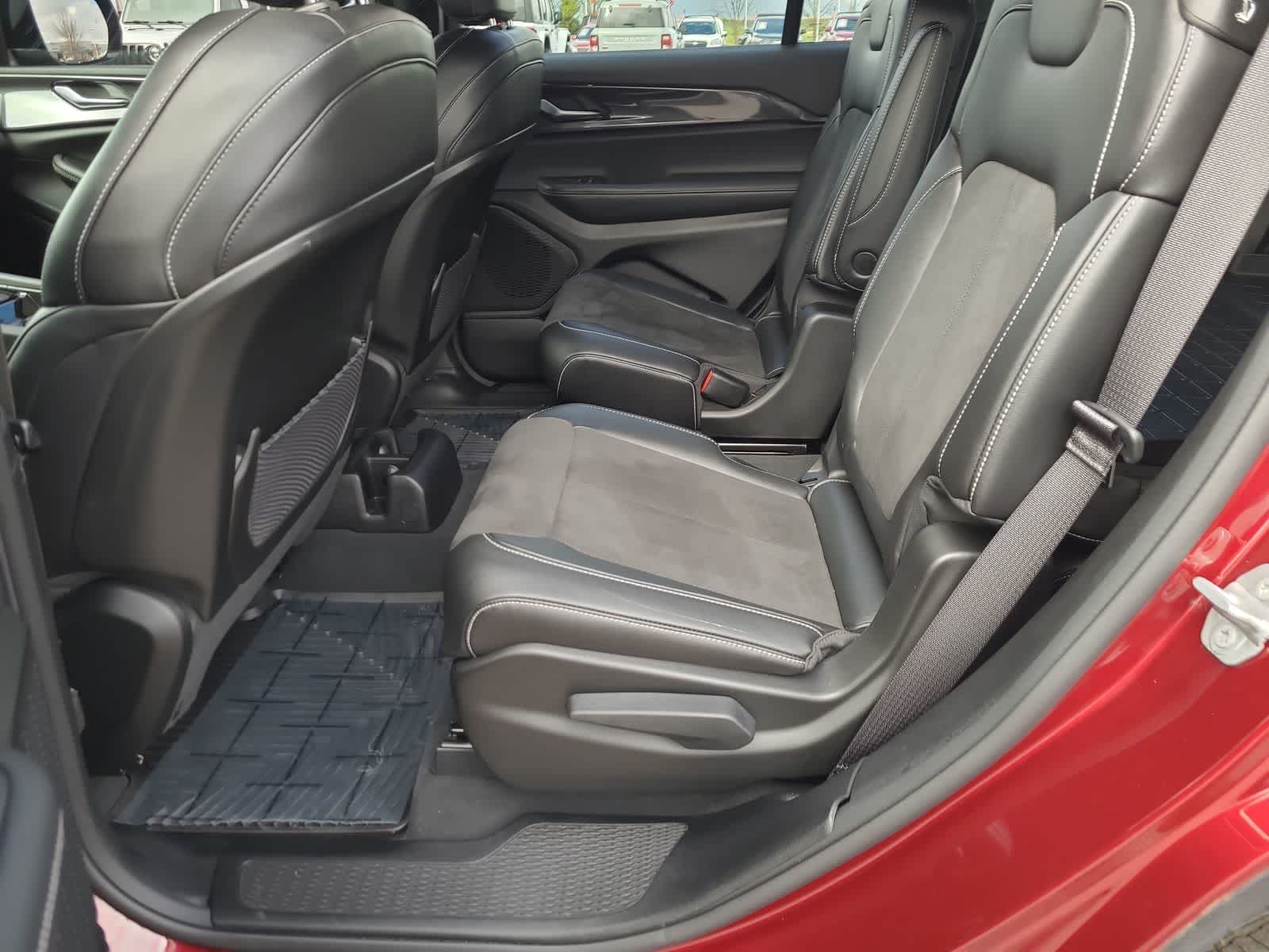 Thumbnail: 2023 Jeep Grand Cherokee - 21