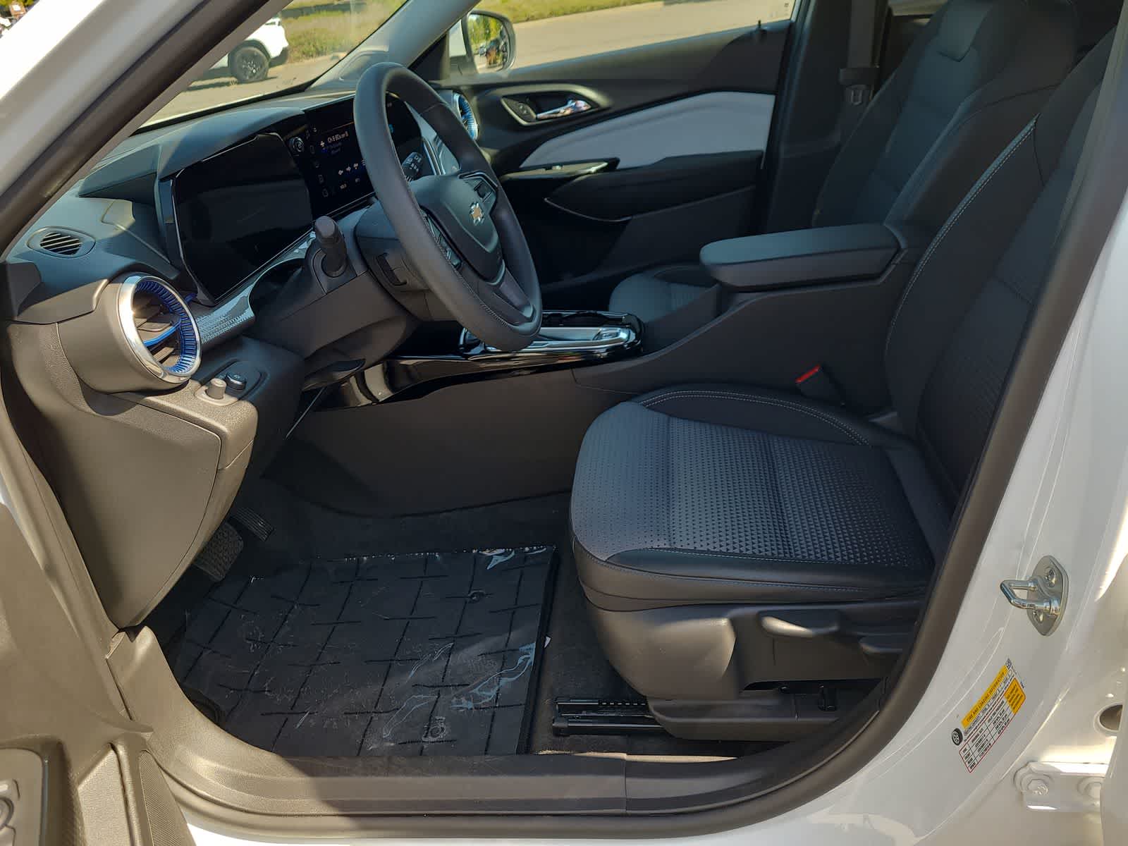 Thumbnail: 2025 Chevrolet Trax - 19