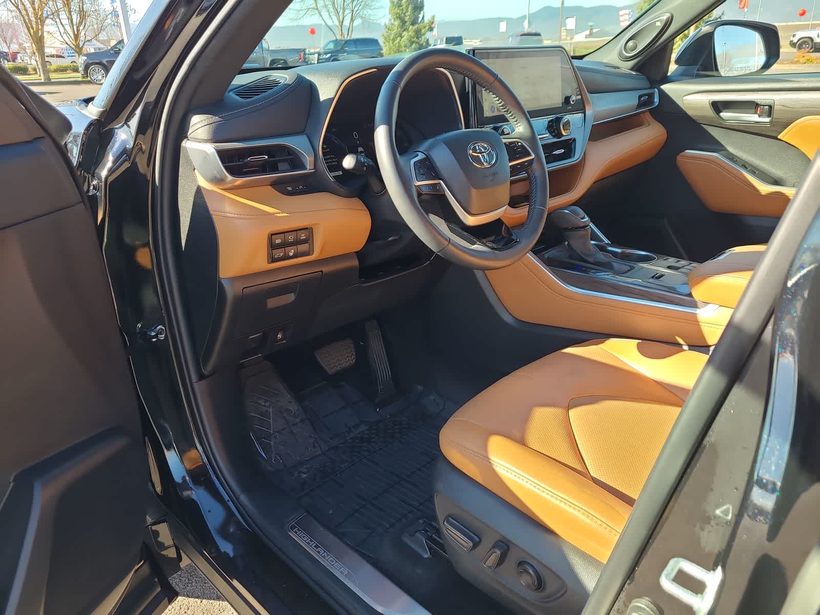 Thumbnail: 2024 Toyota Highlander - 10