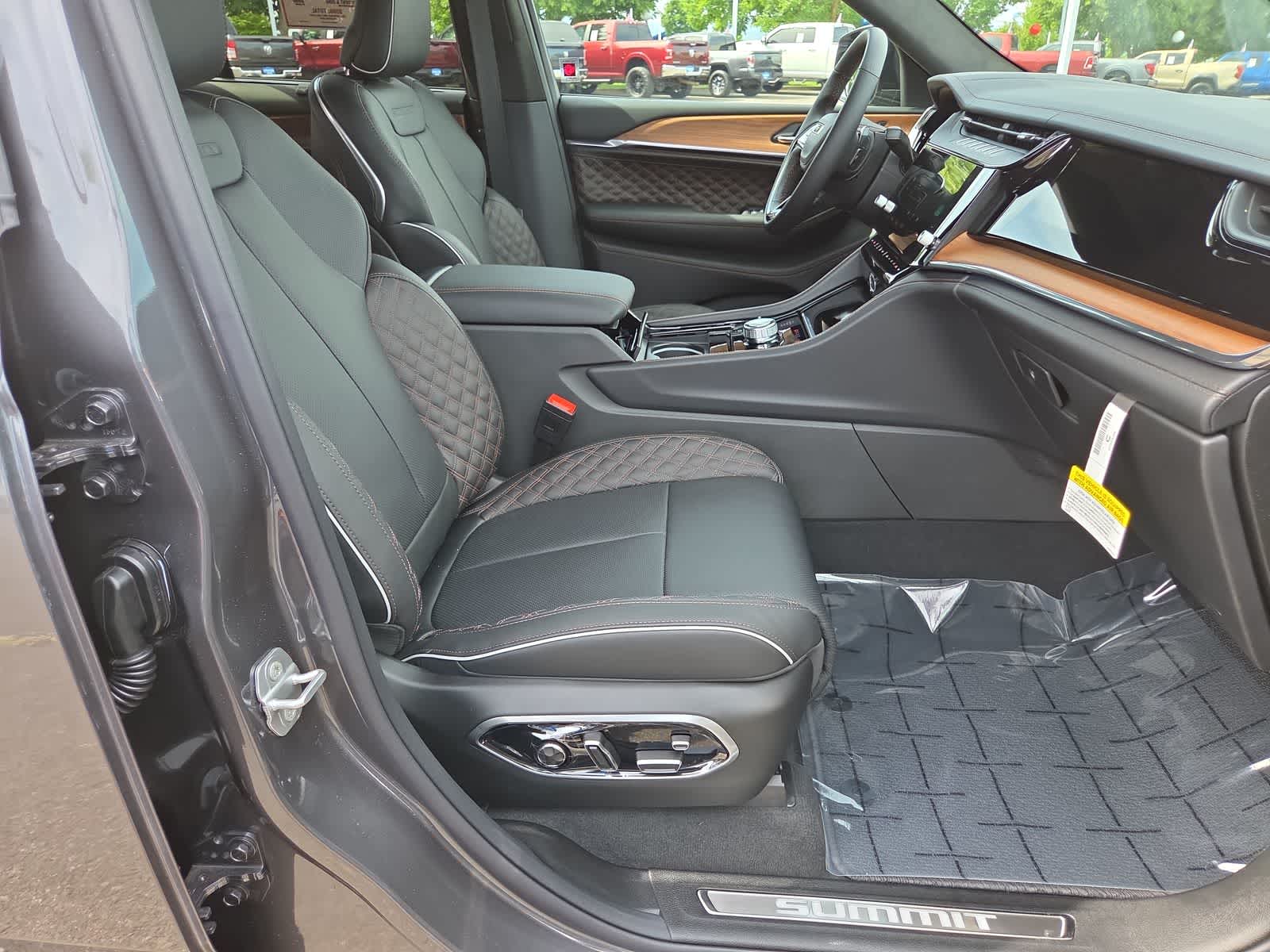 Thumbnail: 2026 Jeep Grand Cherokee - 22