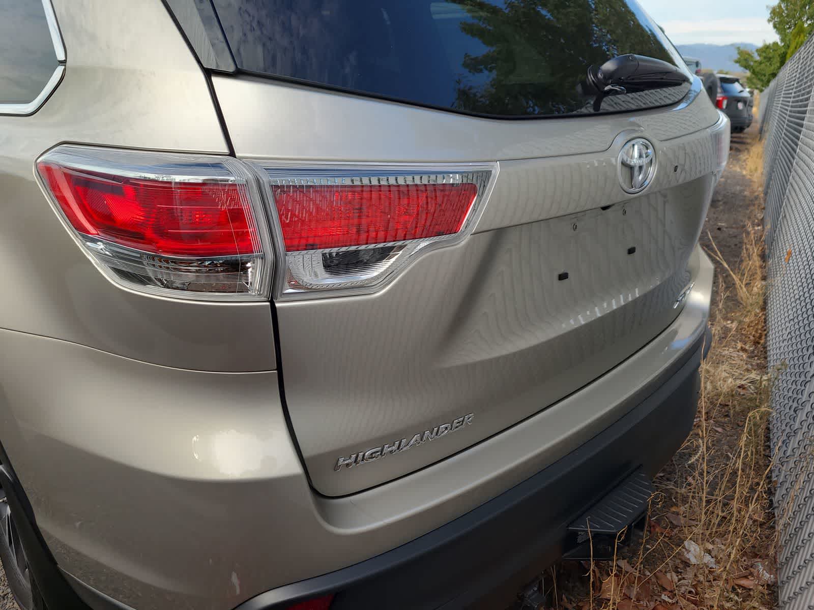 2016 Toyota Highlander XLE photo 3
