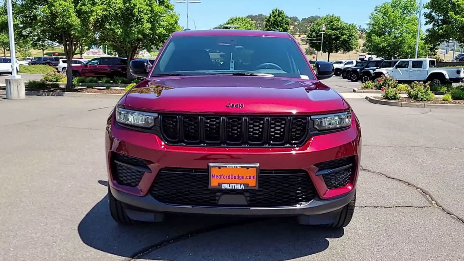 Thumbnail: 2025 Jeep Grand Cherokee - 3