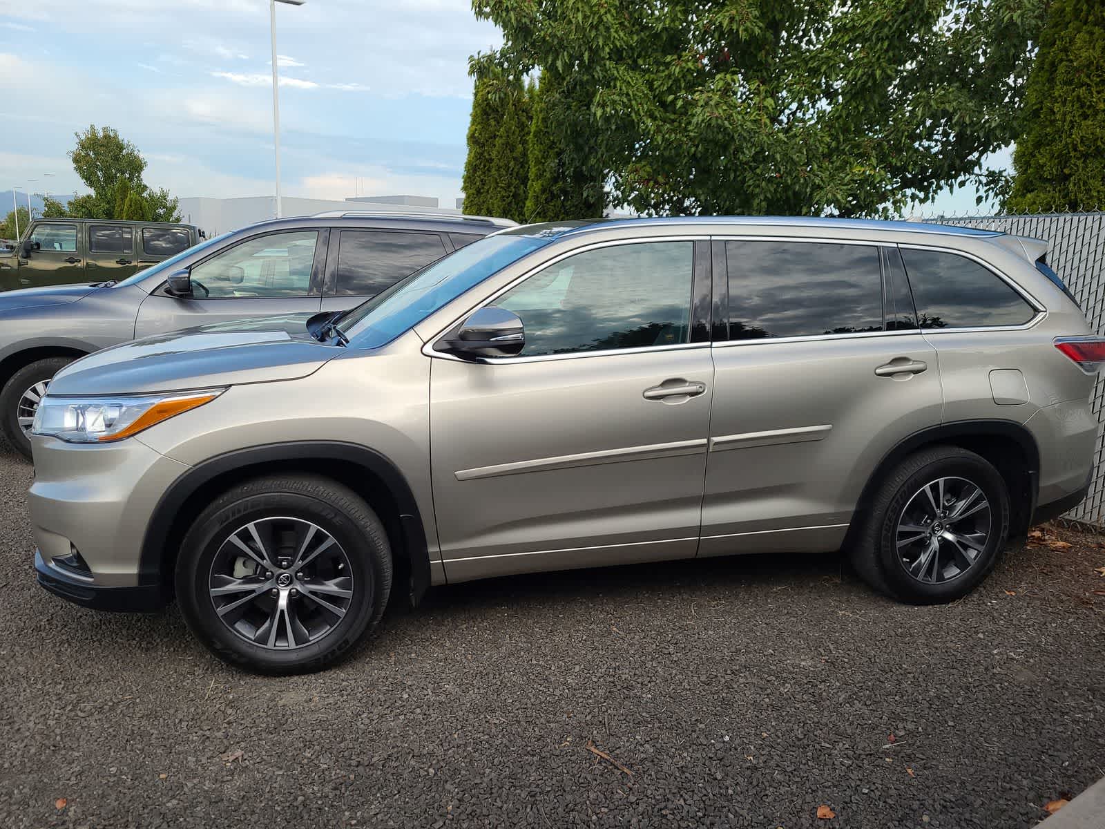 Thumbnail: 2016 Toyota Highlander - 2